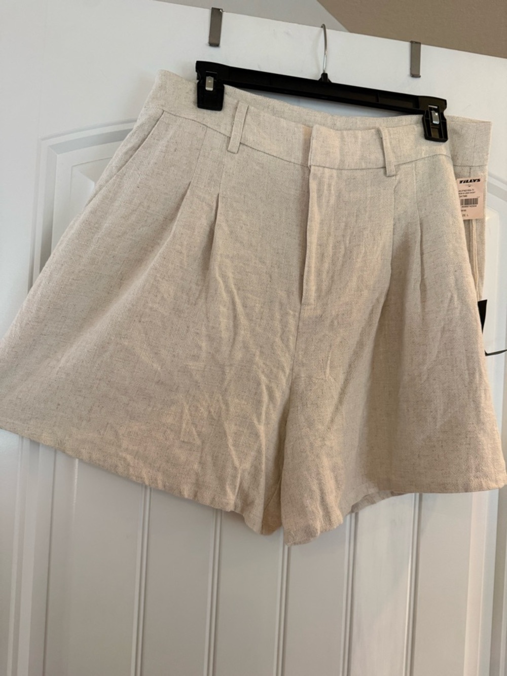 Tilly’s High-Rise Business Casual Pleated Women’s Shorts in Cream
